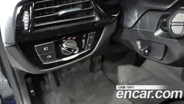 BMW 5 Series 2019 — Şəkil 24/32
