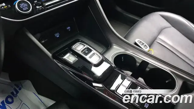 Hyundai Sonata Hybrid 2022 — Photo 10/20