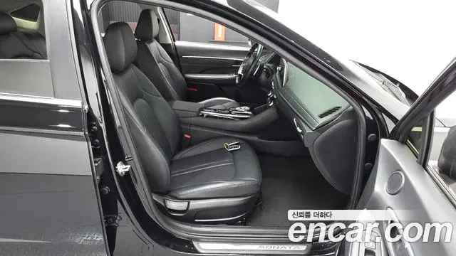 Hyundai Sonata Hybrid 2022 — Photo 1/20