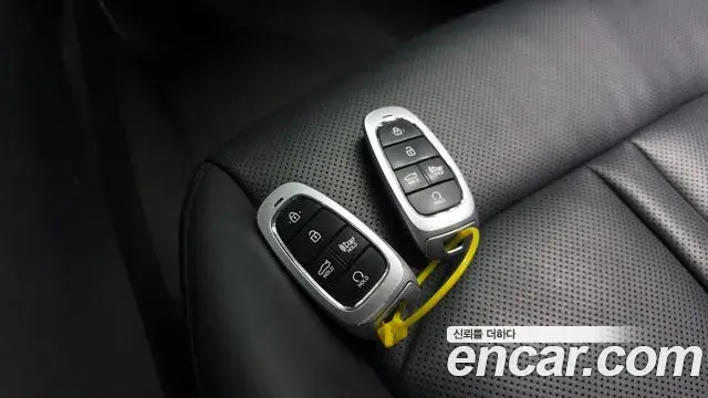 Hyundai Sonata Hybrid 2022 — Photo 16/20