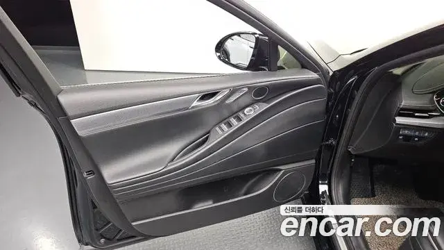 Genesis G80 2023 — Şəkil 13/34
