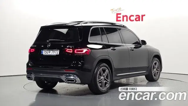 Mercedes-Benz GLB-Class 2023 — Фото 1/20