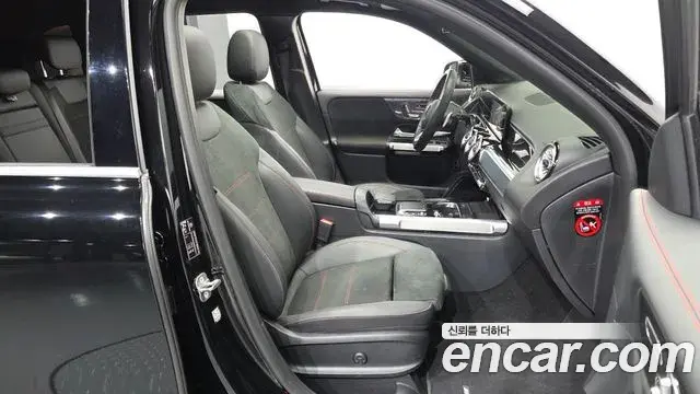 Mercedes-Benz GLB-Class 2023 — Фото 10/20