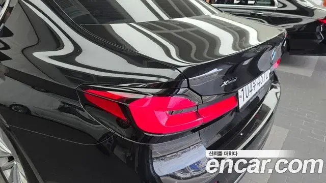 BMW 5 Series 2022 — Şəkil 25/33