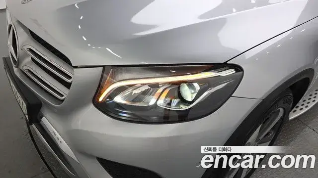 Mercedes-Benz GLC-Class 2019 — Photo 11/32