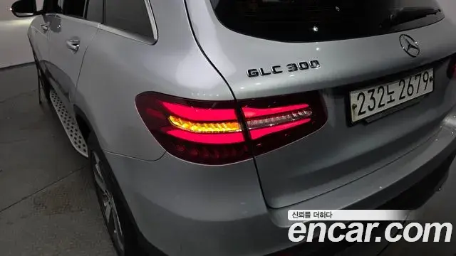 Mercedes-Benz GLC-Class 2019 — Photo 12/32
