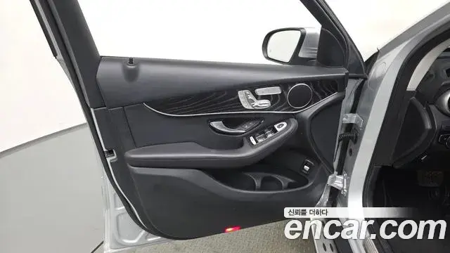 Mercedes-Benz GLC-Class 2019 — Photo 4/32