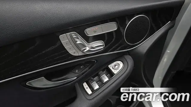 Mercedes-Benz GLC-Class 2019 — Photo 31/32