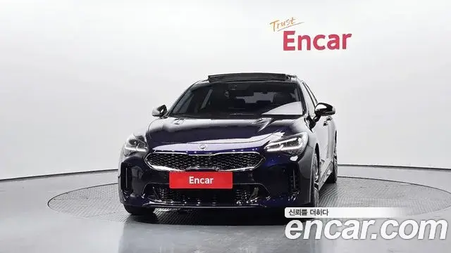 Kia Stinger 2018 — Şəkil 15/30