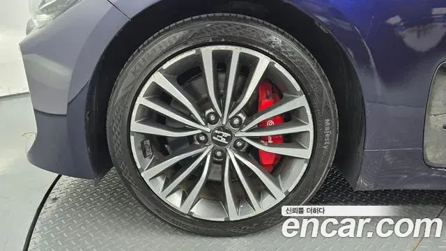 Kia Stinger 2018 — Şəkil 18/30
