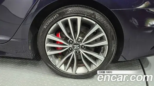 Kia Stinger 2018 — Şəkil 27/30