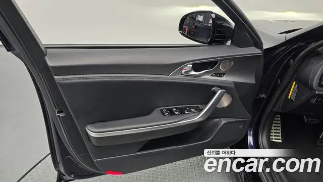 Kia Stinger 2018 — Şəkil 12/30