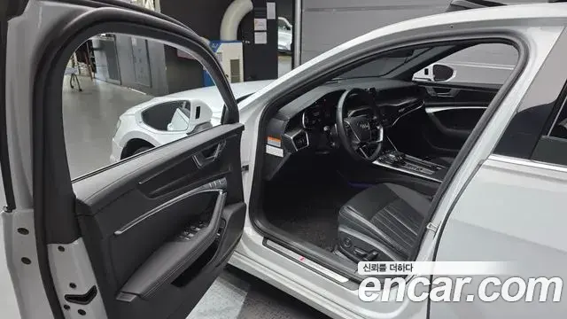 Audi A6 2021 — ფოტო 17/30