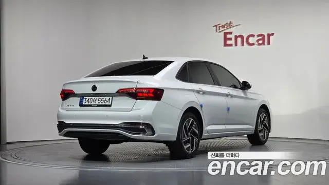 Volkswagen Jetta 2023 — Şəkil 14/34