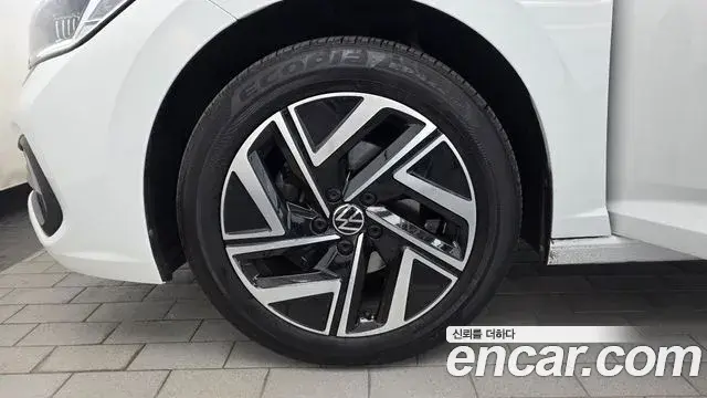 Volkswagen Jetta 2023 — Şəkil 24/34