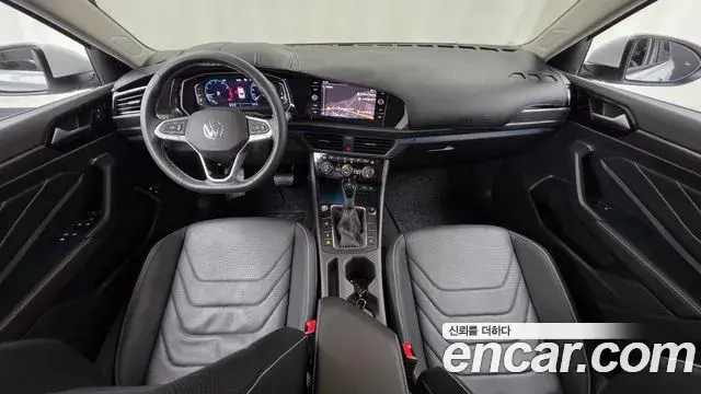 Volkswagen Jetta 2023 — Şəkil 12/34