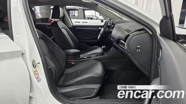 Volkswagen Jetta 2023 — Şəkil 13/34