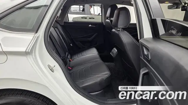 Volkswagen Jetta 2023 — Şəkil 33/34