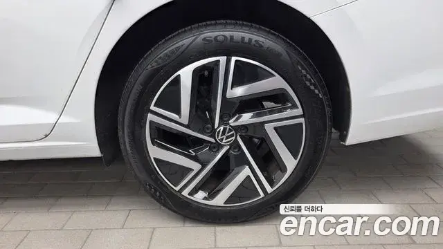 Volkswagen Jetta 2023 — Şəkil 32/34