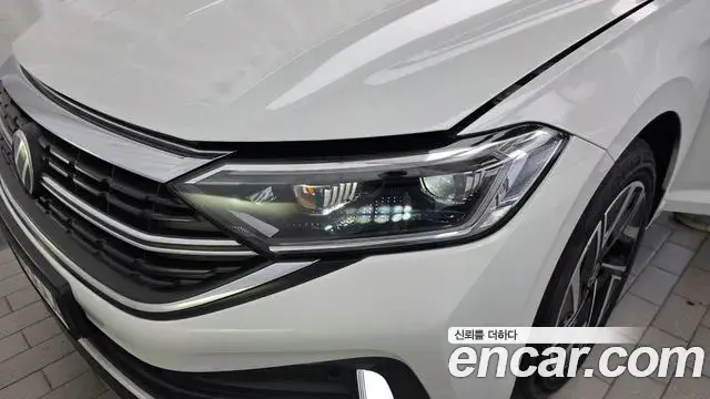 Volkswagen Jetta 2023 — Şəkil 17/34