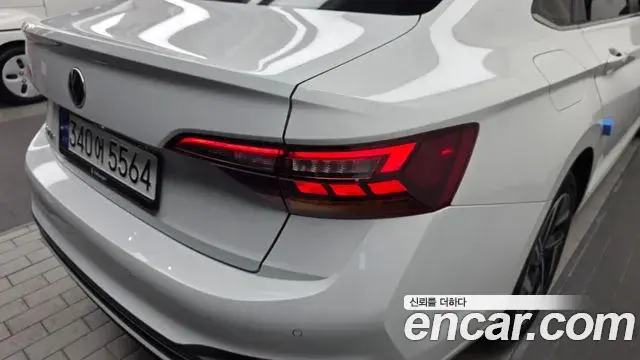 Volkswagen Jetta 2023 — Şəkil 23/34
