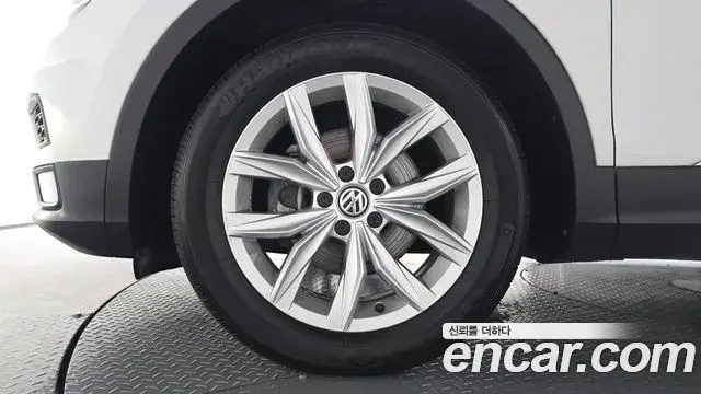 Volkswagen Tiguan 2018 — Photo 31/32