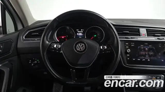 Volkswagen Tiguan 2018 — Photo 19/32