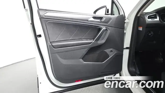 Volkswagen Tiguan 2018 — Photo 22/32