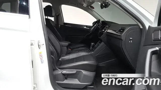 Volkswagen Tiguan 2018 — Photo 23/32