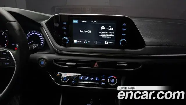 Hyundai Sonata Hybrid 2019 — Şəkil 13/33