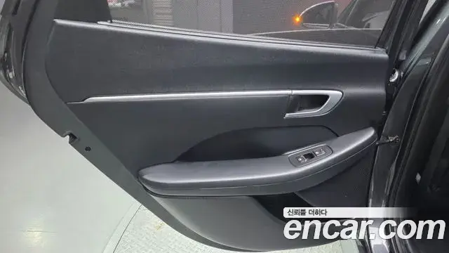 Hyundai Sonata Hybrid 2019 — Şəkil 23/33