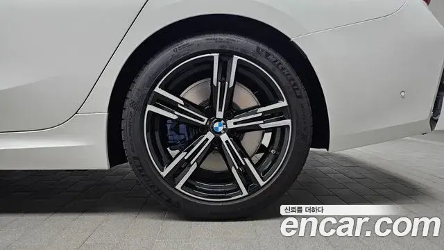 BMW 3 Series 2025 — Photo 7/31