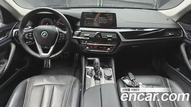 BMW 5 Series 2018 — Фото 7/20