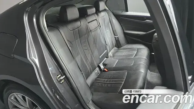 BMW 5 Series 2018 — Фото 12/20