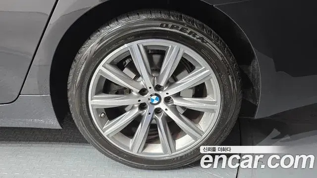 BMW 5 Series 2018 — Photo 32/32