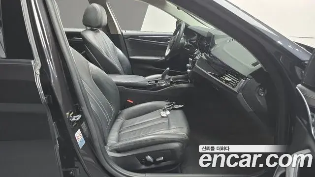 BMW 5 Series 2018 — Photo 19/32