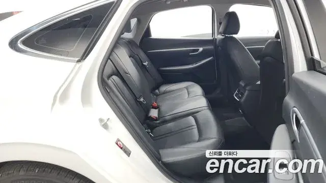 Hyundai Sonata Hybrid 2019 — Şəkil 28/32