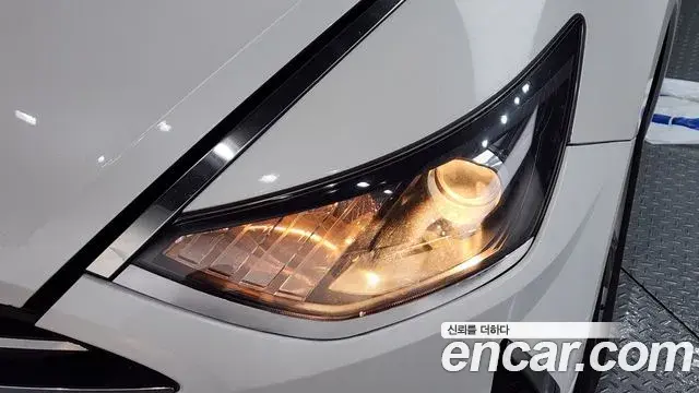 Hyundai Sonata Hybrid 2019 — Şəkil 14/32