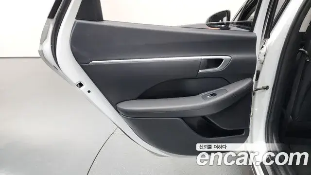 Hyundai Sonata Hybrid 2019 — Şəkil 29/32