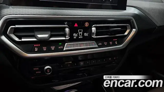 BMW X4 2022 — ფოტო 18/34