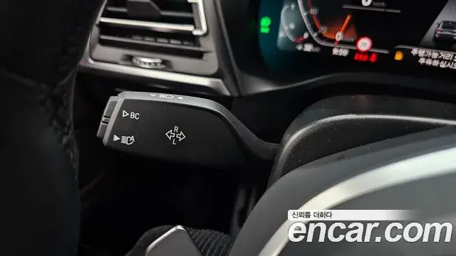 BMW X4 2022 — ფოტო 31/34