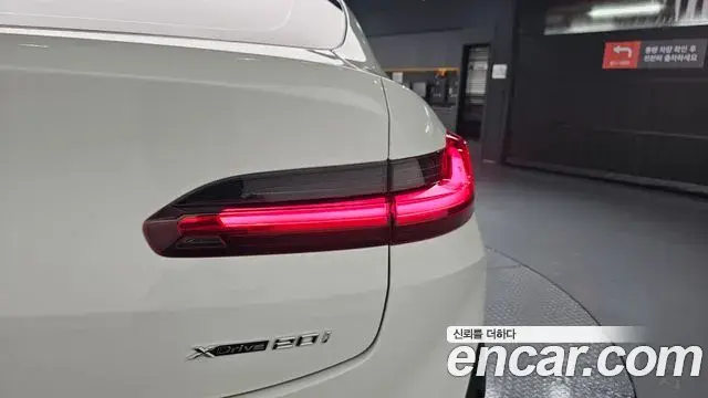BMW X4 2022 — ფოტო 22/34