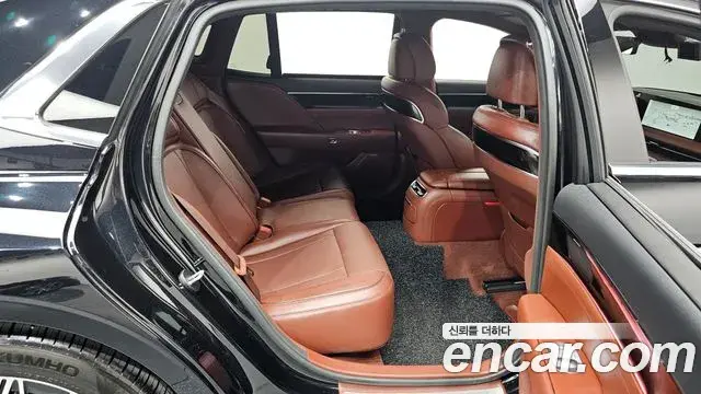 Genesis G90 2022 — Photo 28/35