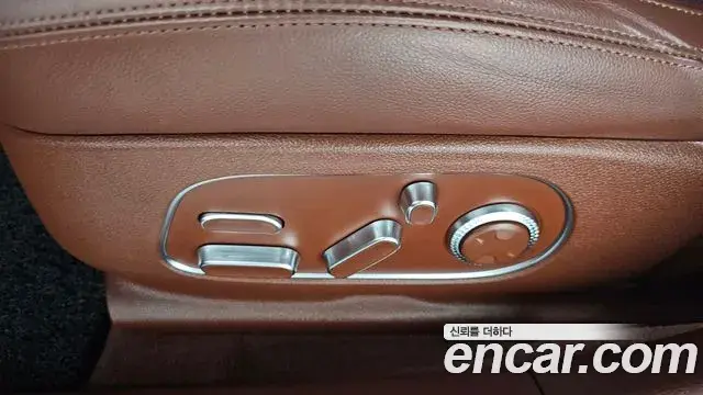 Genesis G90 2022 — Photo 26/35