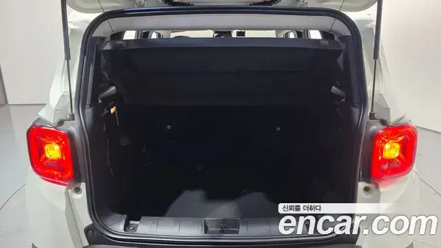 Jeep Renegade 2021 — Фото 20/20