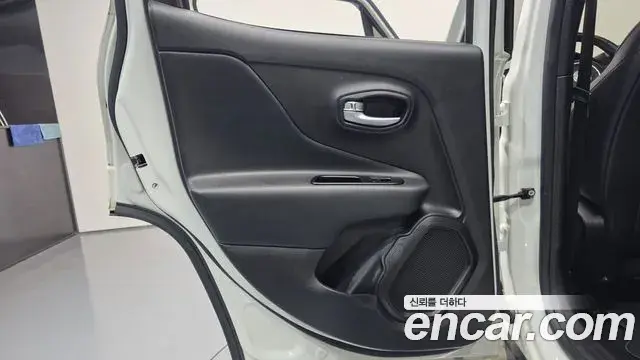Jeep Renegade 2021 — Şəkil 26/31