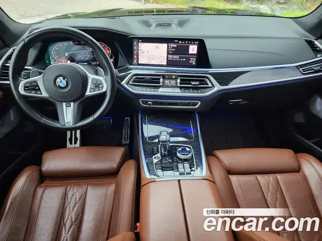 BMW X7 2021 — Photo 16/20