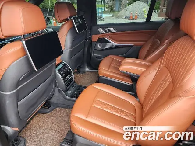 BMW X7 2021 — Photo 19/20