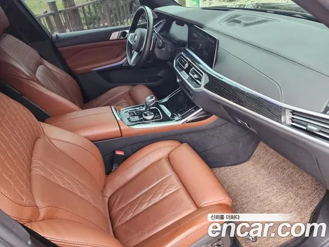BMW X7 2021 — Photo 10/20