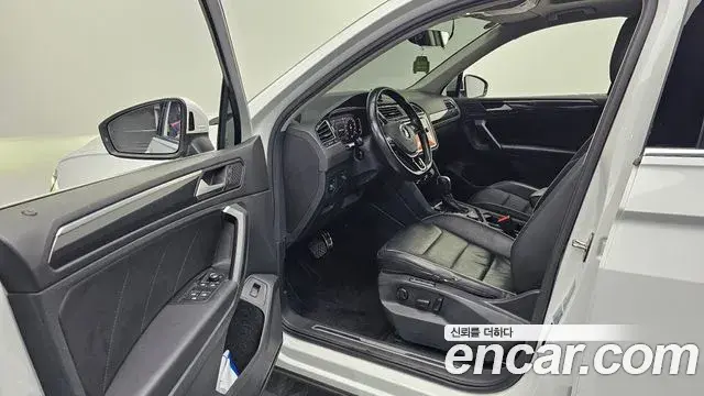 Volkswagen Tiguan 2020 — Photo 6/20